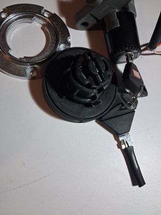 Cerradura y llaves Derbi Senda