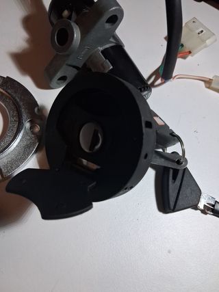 Cerradura y llaves Derbi Senda