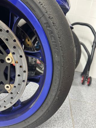 Bridgestone V02 blando slick delantero 120/60 17