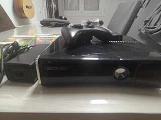Xbox 360 + 9 juegos y 1 mando