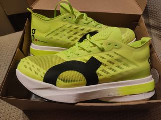 Zapatillas On cloudbom strike ,acepto cambio fc 26