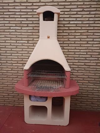 Barbacoa de piedra beige y roja
