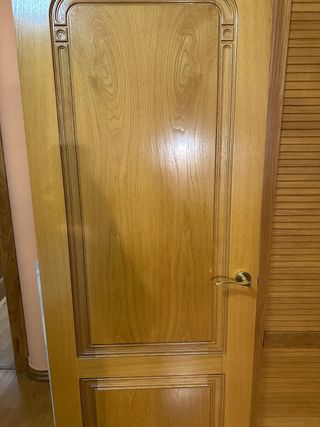 Puerta de roble maciza con marco