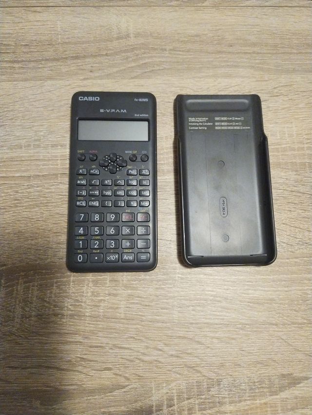 Calculadora Científica Casio fx-82MS