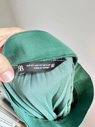 Falda plisada satinada verde T38