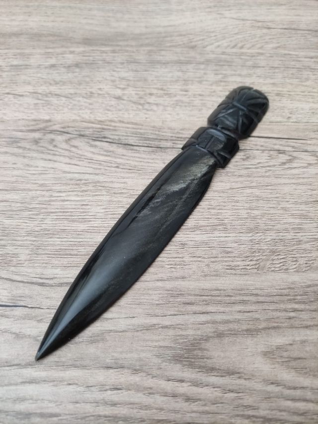Daga de Obsidiana Negra Tallada