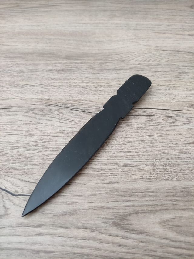 Daga de Obsidiana Negra Tallada