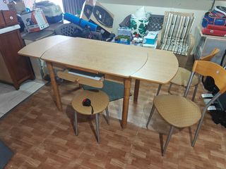 Mesa de cocina con 4 sillas