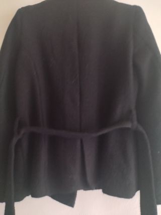 Chaquetón Negro con Cinturón