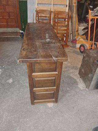 Mueble de madera maciza