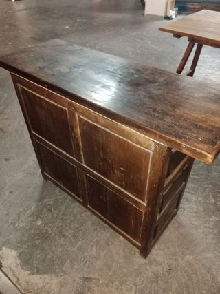 Mueble de madera maciza
