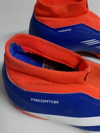Botas de fútbol Adidas Predator.