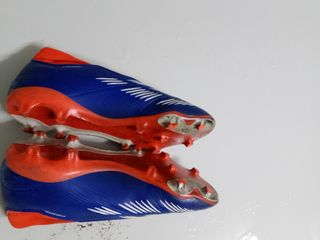 Botas de fútbol Adidas Predator.