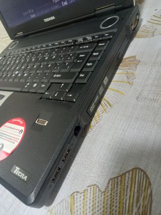 Toshiba Tecra Portátil Negro