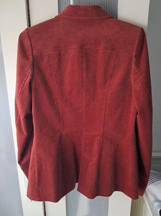 Chaqueta de pana roja