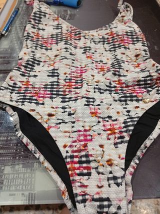 Bañador mujer estampado floral y cuadros