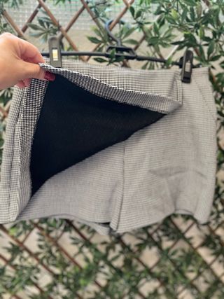 Falda corta estampado pata de gallo Talla M