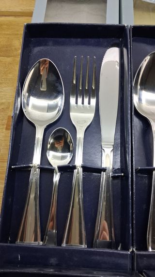 Set di posate in acciaio inox temperato 18/10 pz24