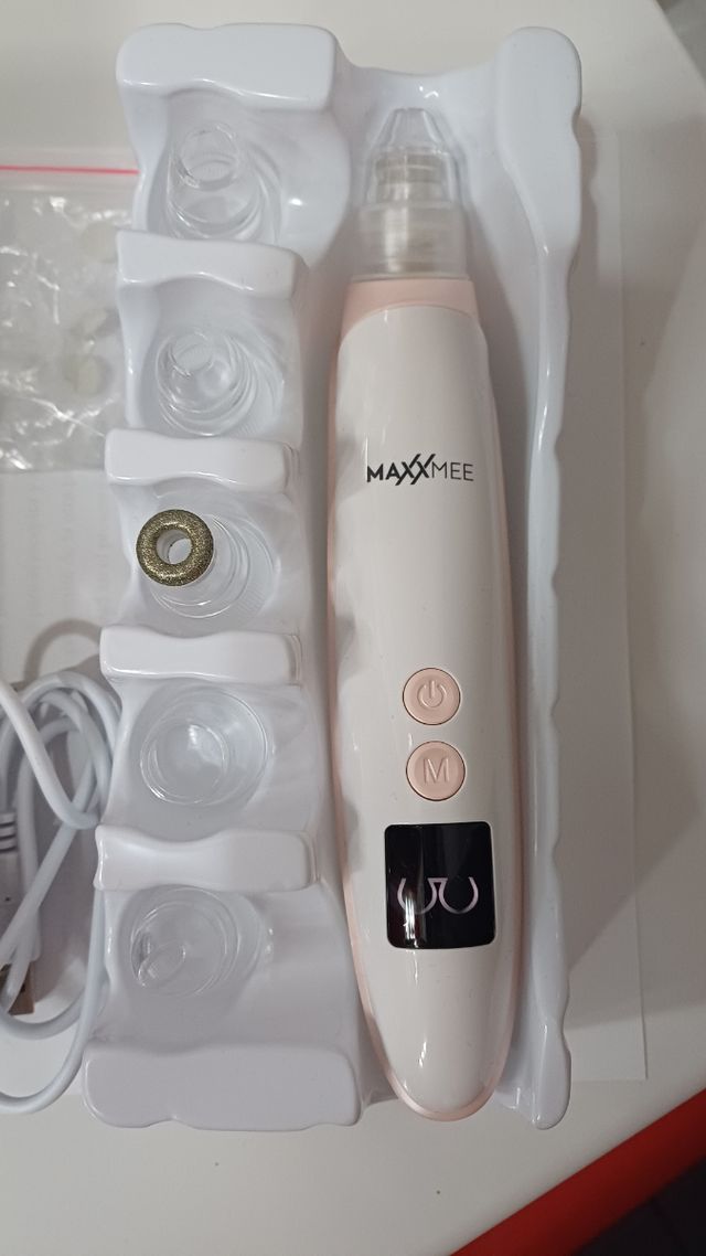 Limpiador de poros Maxxmee rosa y blanco