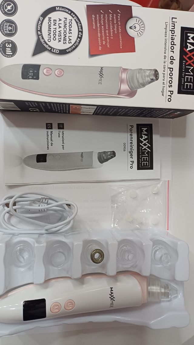 Limpiador de poros Maxxmee rosa y blanco