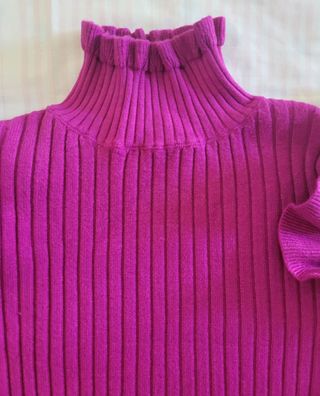 JERSEY CUELLO ALTO MORADO.