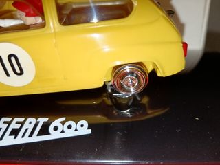 Scalextric Vintage Seat 600 Amarillo