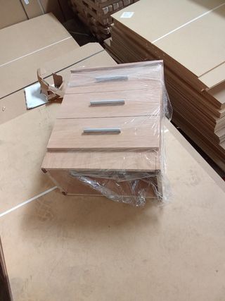 Mesita de noche de madera