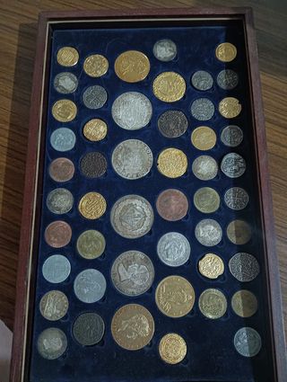 Conjunto de monedas antiguas