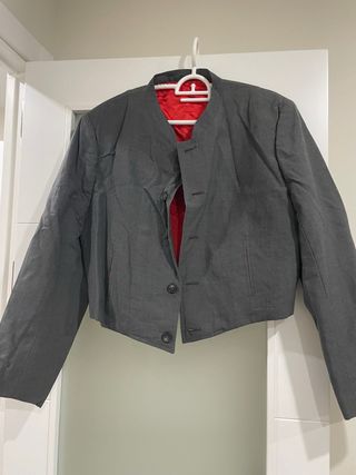 Chaqueta corta de traje gris hombre