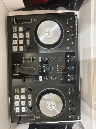 Controlador DJ Traktor Kontrol S2