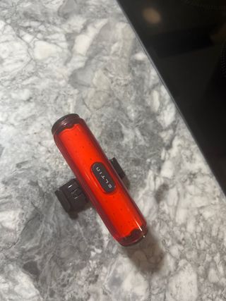 Luz roja trasera de bicicleta