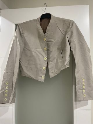 Chaqueta corta traje hombre beige