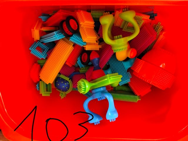 Bloques de madera , plástico y juegos de mesa