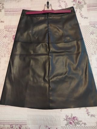 Falda midi negra