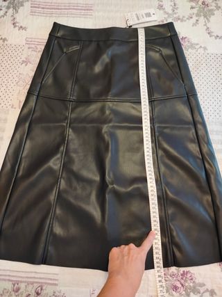 Falda midi negra