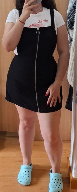 Vestido negro con cremallera