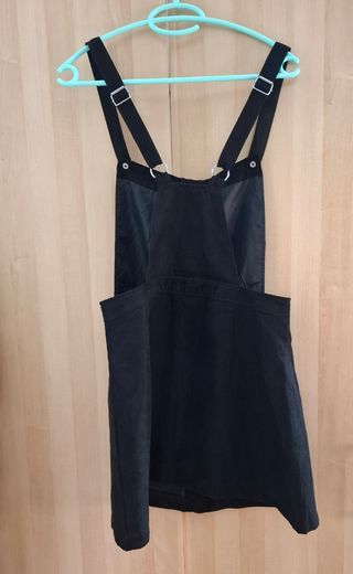 Vestido negro con cremallera