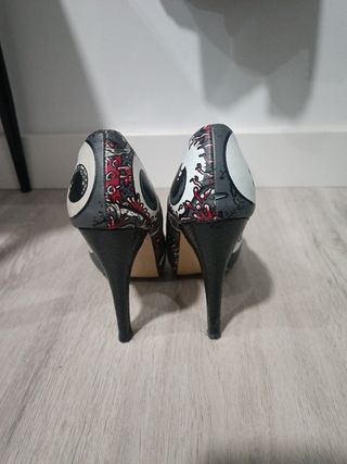 Zapatos de tacón Iron Fist