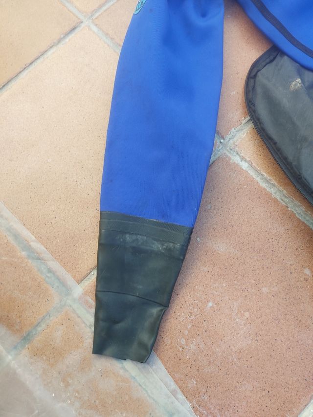 Traje seco buceo talla M-L + rata