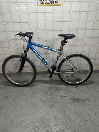 Bicicleta Orbea Azul y Plata (ruedas de 26)
