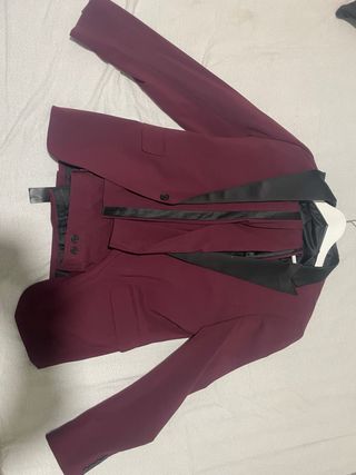 Traje Burdeos Nuevo