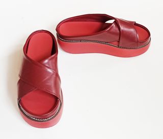 Sandalias rojas veganas plataforma