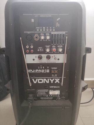 Altavoz VONYX Negro como nuevo con dos micrófonos