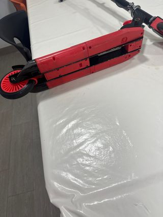 Patinete infantil rojo y negro mágico scooter