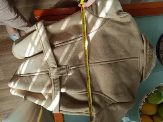 Abrigo mujer beige con cinturón