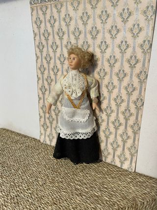 Bambola sarta per casa delle bambole