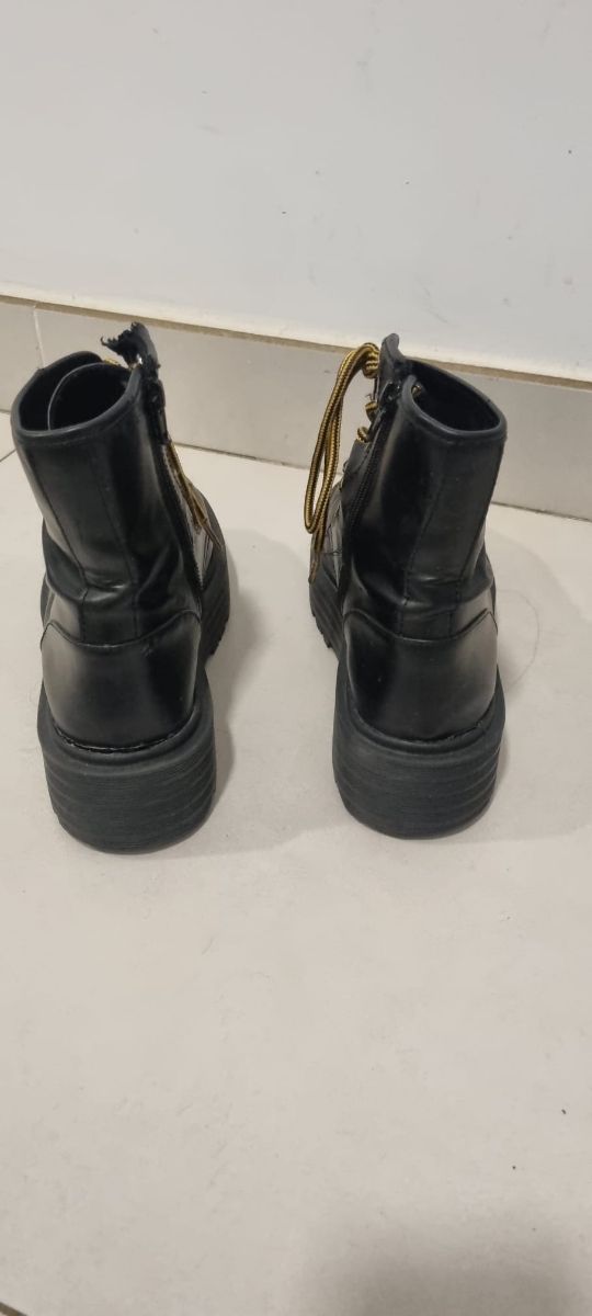 Botas estilo Dr. Martens Piel Negra de pull & bear