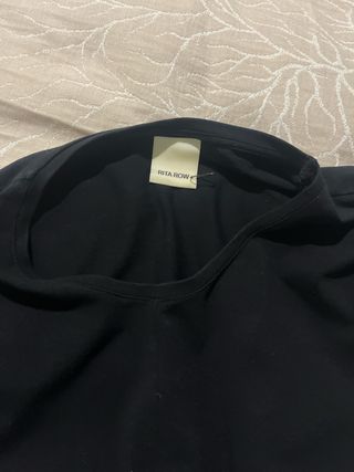 Vestido negro elegante con cinturón