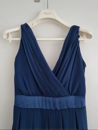 Vestido de fiesta azul con lazo