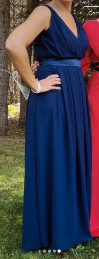 Vestido de fiesta azul con lazo